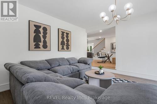 140 Tanbark Road, Niagara-On-The-Lake (105 - St. Davids), ON - Indoor Photo Showing Living Room