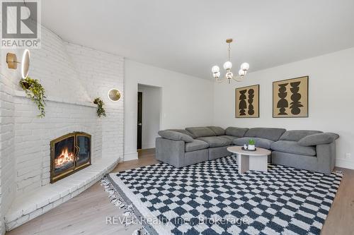 140 Tanbark Road, Niagara-On-The-Lake (105 - St. Davids), ON - Indoor Photo Showing Living Room With Fireplace