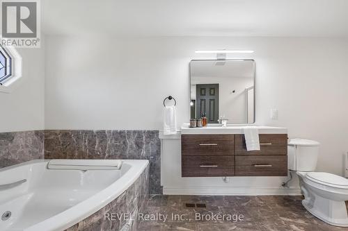 140 Tanbark Road, Niagara-On-The-Lake (105 - St. Davids), ON - Indoor Photo Showing Bathroom