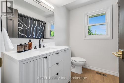 140 Tanbark Road, Niagara-On-The-Lake (105 - St. Davids), ON - Indoor Photo Showing Bathroom