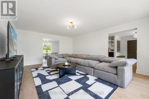 140 Tanbark Road, Niagara-On-The-Lake (105 - St. Davids), ON - Indoor Photo Showing Living Room