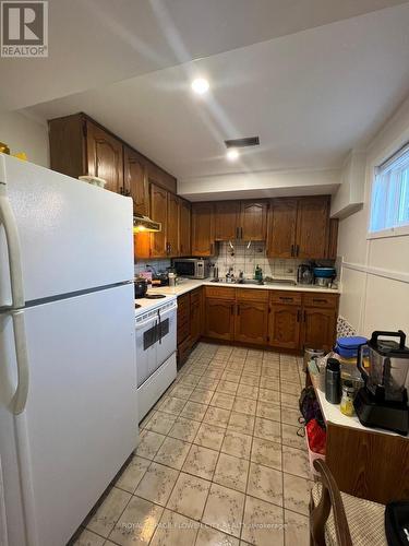 Bsmnt - 10 Ashford Court, Brampton, ON - Indoor Photo Showing Kitchen