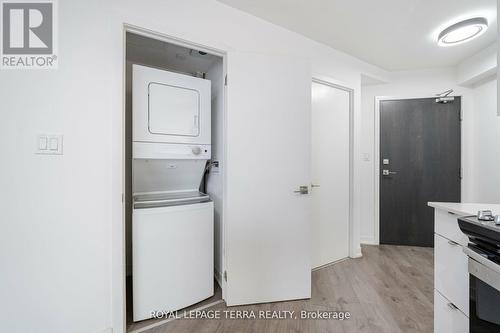 208 - 1401 O'Connor Drive, Toronto, ON - Indoor Photo Showing Laundry Room