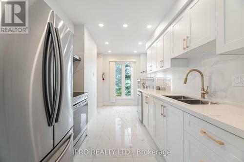 2963 Gulfstream Way, Mississauga, ON - Indoor Photo Showing Kitchen With Stainless Steel Kitchen With Double Sink With Upgraded Kitchen