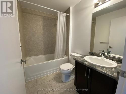 813 - 2486 Old Bronte Road, Oakville, ON - Indoor Photo Showing Bathroom