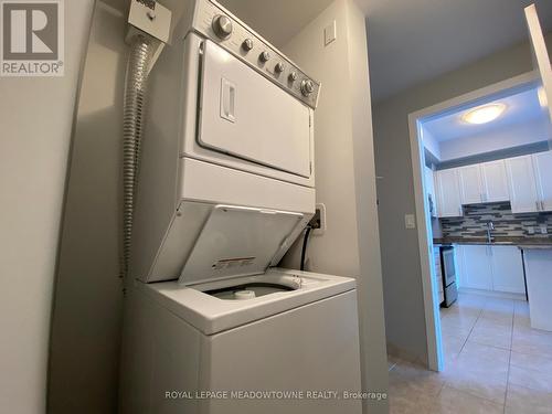 813 - 2486 Old Bronte Road, Oakville, ON - Indoor Photo Showing Laundry Room