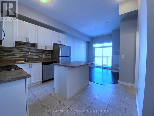 813 - 2486 Old Bronte Road, Oakville, ON - Indoor Photo Showing Kitchen