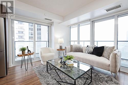 607 - 225 Village Green Square, Toronto, ON - Indoor Photo Showing Living Room