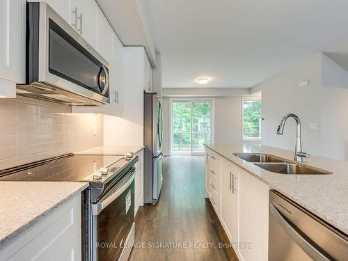 23 Folcroft St, Brampton, ON - Indoor Photo Showing Kitchen With Stainless Steel Kitchen With Double Sink With Upgraded Kitchen