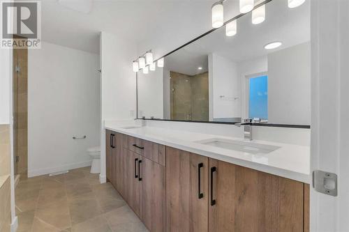 239 Kinniburgh Loop, Chestermere, AB - Indoor Photo Showing Bathroom