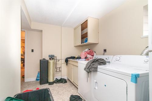 815 Graham Road, Kelowna, BC - Indoor Photo Showing Laundry Room