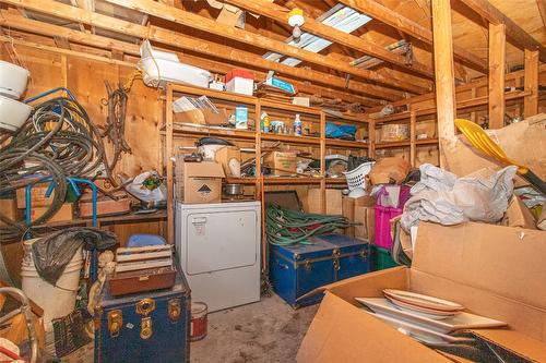 815 Graham Road, Kelowna, BC - Indoor Photo Showing Laundry Room