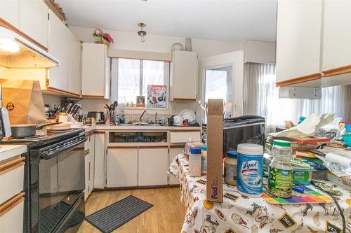 815 Graham Road, Kelowna, BC - Indoor Photo Showing Kitchen With Double Sink