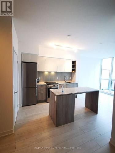 810 - 31 Tippett Road, Toronto, ON - Indoor Photo Showing Kitchen