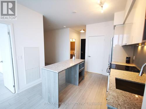 810 - 31 Tippett Road, Toronto, ON - Indoor Photo Showing Kitchen