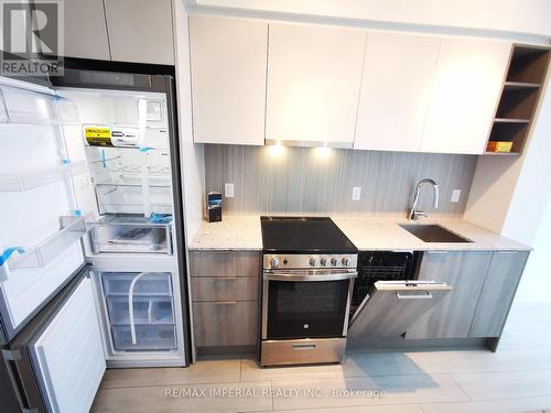 810 - 31 Tippett Road, Toronto, ON - Indoor Photo Showing Kitchen