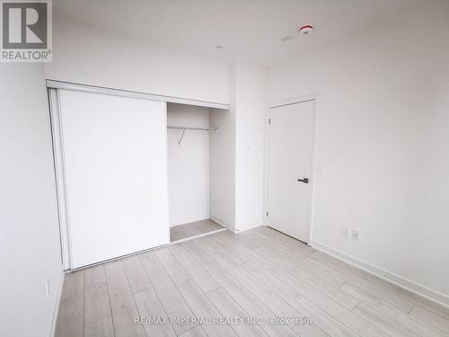 810 - 31 Tippett Road, Toronto, ON - Indoor Photo Showing Other Room