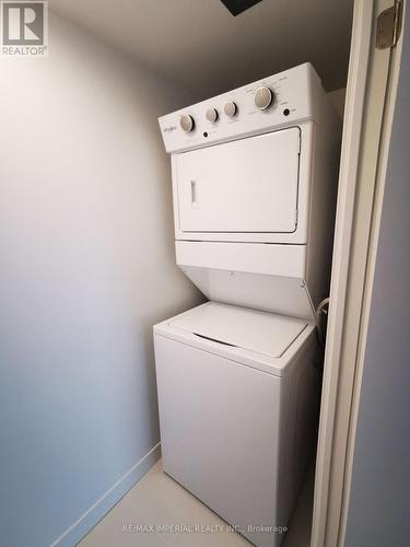 810 - 31 Tippett Road, Toronto, ON - Indoor Photo Showing Laundry Room