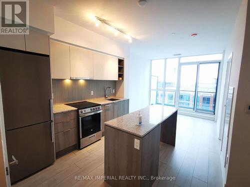 810 - 31 Tippett Road, Toronto, ON - Indoor Photo Showing Kitchen With Upgraded Kitchen