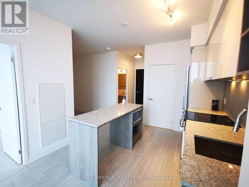 810 - 31 Tippett Road, Toronto, ON - Indoor Photo Showing Kitchen