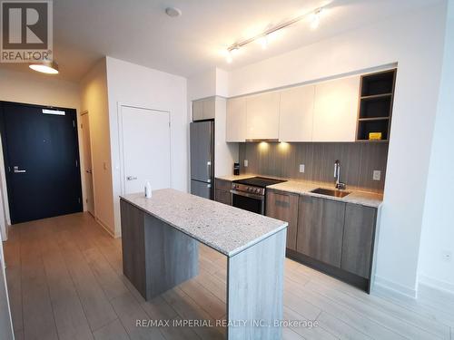 810 - 31 Tippett Road, Toronto, ON - Indoor Photo Showing Kitchen