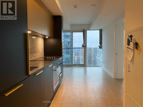 2615 - 85 Wood Street, Toronto, ON - Indoor Photo Showing Kitchen