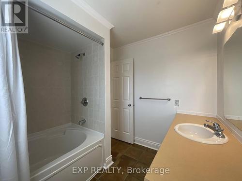 32 Fairpark Drive, Ottawa, ON - Indoor Photo Showing Bathroom