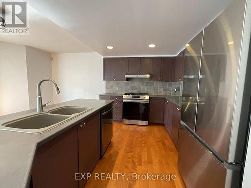 32 Fairpark Drive, Ottawa, ON - Indoor Photo Showing Kitchen With Double Sink