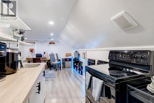 8 Mill Street, Brampton, ON - Indoor Photo Showing Kitchen