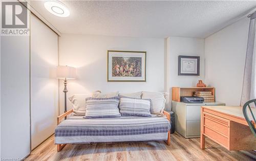 Bedroom featuring wood-type flooring and a textured ceiling - 55 Green Valley Drive Drive Unit# 1806, Kitchener, ON - Indoor Photo Showing Bedroom