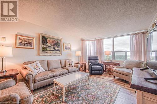 Living room featuring a textured ceiling and hardwood / wood-style flooring - 55 Green Valley Drive Drive Unit# 1806, Kitchener, ON - Indoor Photo Showing Living Room