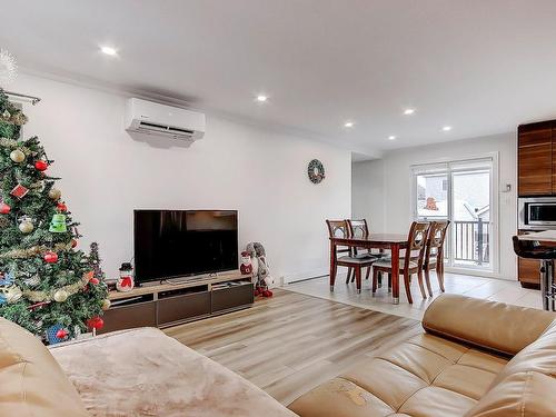 Living room - 270 Rue Massenet, Saint-Jean-Sur-Richelieu, QC - Indoor Photo Showing Living Room