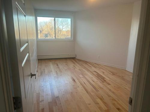 Master bedroom - 317-5215 Rue Riviera, Montréal (Pierrefonds-Roxboro), QC - Indoor Photo Showing Other Room