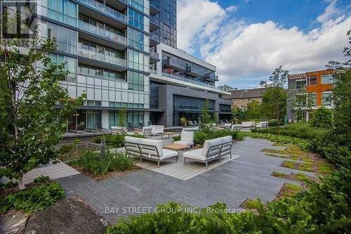 2009 - 88 Sheppard Avenue E, Toronto, ON - Outdoor