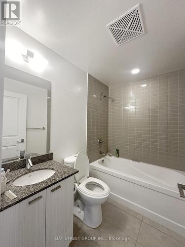 2009 - 88 Sheppard Avenue E, Toronto, ON - Indoor Photo Showing Bathroom