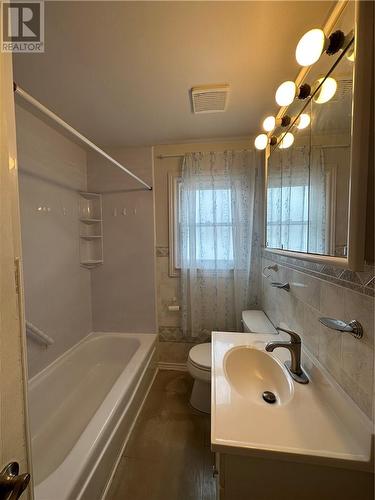 2013 Kenwood Street, Sudbury, ON - Indoor Photo Showing Bathroom