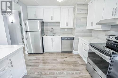 #209 - 180 Mississauga Valley Boulevard, Mississauga, ON - Indoor Photo Showing Kitchen With Stainless Steel Kitchen With Double Sink