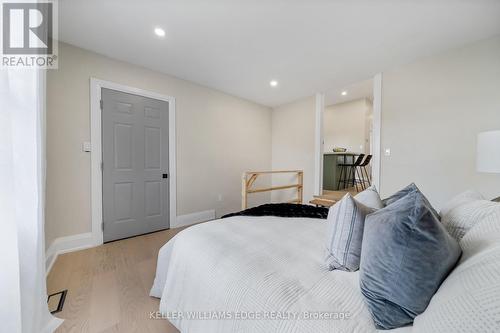 22 Windsor Street, Hamilton, ON - Indoor Photo Showing Bedroom