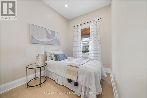 22 Windsor Street, Hamilton, ON - Indoor Photo Showing Bedroom