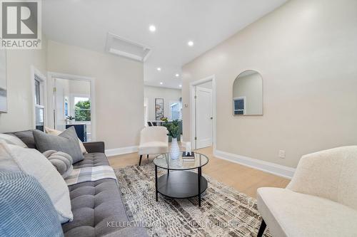 22 Windsor Street, Hamilton, ON - Indoor Photo Showing Living Room