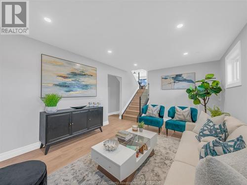 12183 Valente, Tecumseh, ON - Indoor Photo Showing Living Room