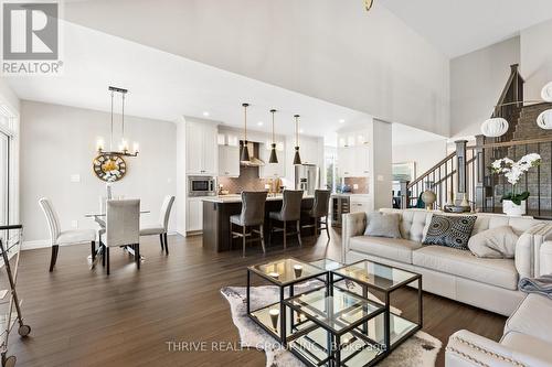 1 - 1061 Eagletrace Drive, London, ON - Indoor Photo Showing Living Room