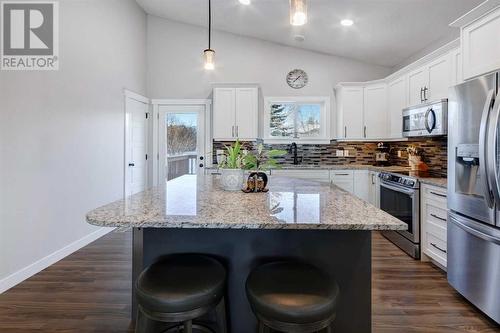 45 Mackenzie Way, Carstairs, AB - Indoor Photo Showing Kitchen With Upgraded Kitchen