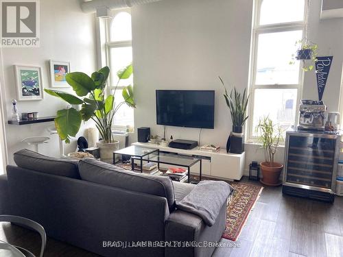 304 - 1496 Queen Street W, Toronto, ON - Indoor Photo Showing Living Room