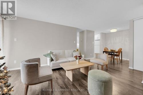 134 - 1496 Pilgrims Way, Oakville, ON - Indoor Photo Showing Living Room