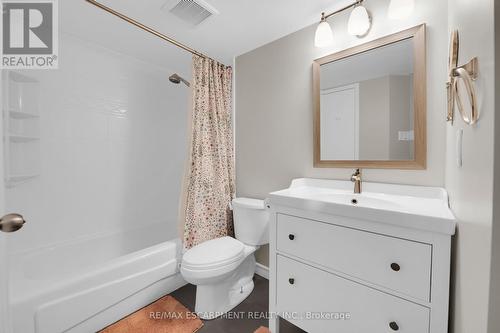 134 - 1496 Pilgrims Way, Oakville, ON - Indoor Photo Showing Bathroom