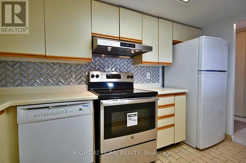 708 - 88 Alton Towers Circle, Toronto (Milliken), ON - Indoor Photo Showing Kitchen