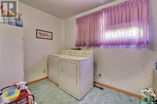 222 Lorne Street N, Regina, SK - Indoor Photo Showing Laundry Room