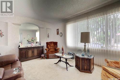 222 Lorne Street N, Regina, SK - Indoor Photo Showing Living Room