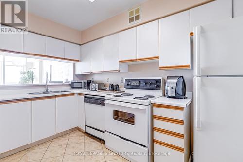 904 - 26 Hanover Road, Brampton, ON - Indoor Photo Showing Kitchen With Double Sink